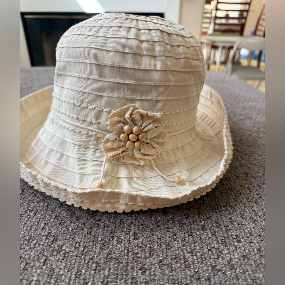 Woman’s Cream Floral Accent Sun Hat
